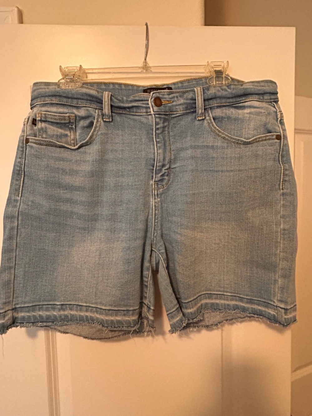 Judy Blue Light Wash Raw/ Frayed Hem Denim Shorts XL